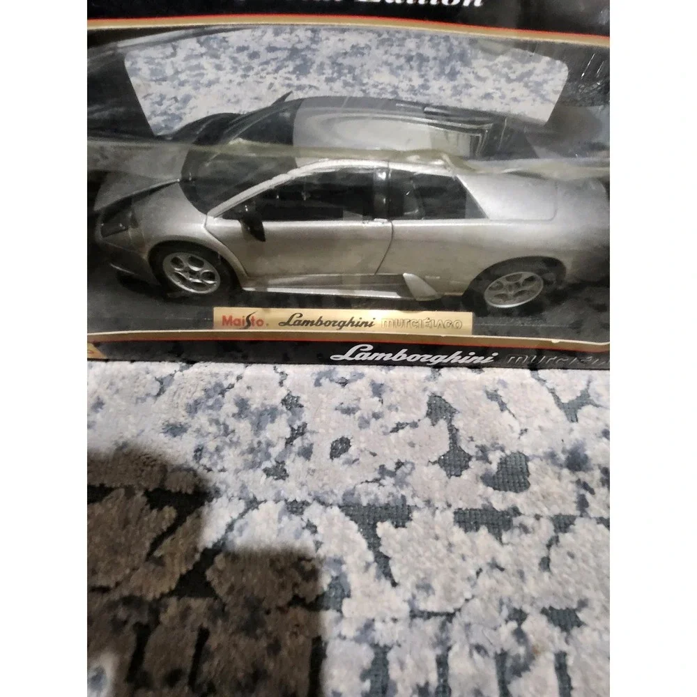 Maisto Special Edition 1:18 Lamborghini Murcielago Silver Diecast Model Car